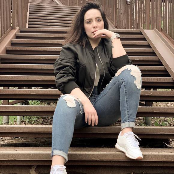 Meet your Posher, Ashley - Picture 1 of 1